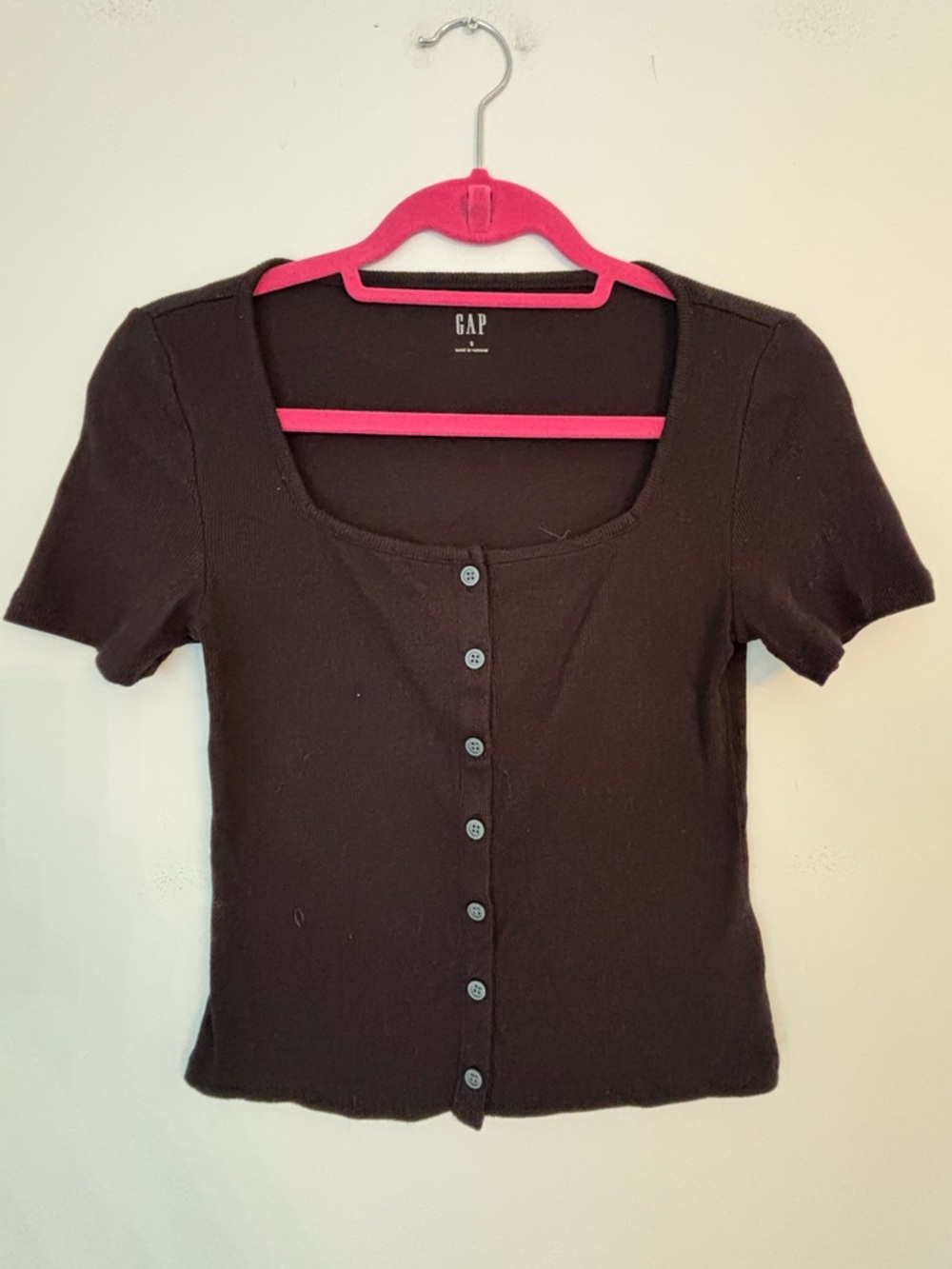GAP Black Short Sleeve Button-Front Ribbed Scoopneck Top Size Small